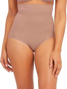 Best Shapewear for Petite Women